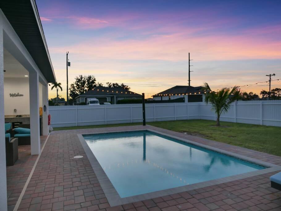 Casa Sevilla, Heated Pool, Sleeps 9, 4B3B Кейп-Корал Экстерьер фото